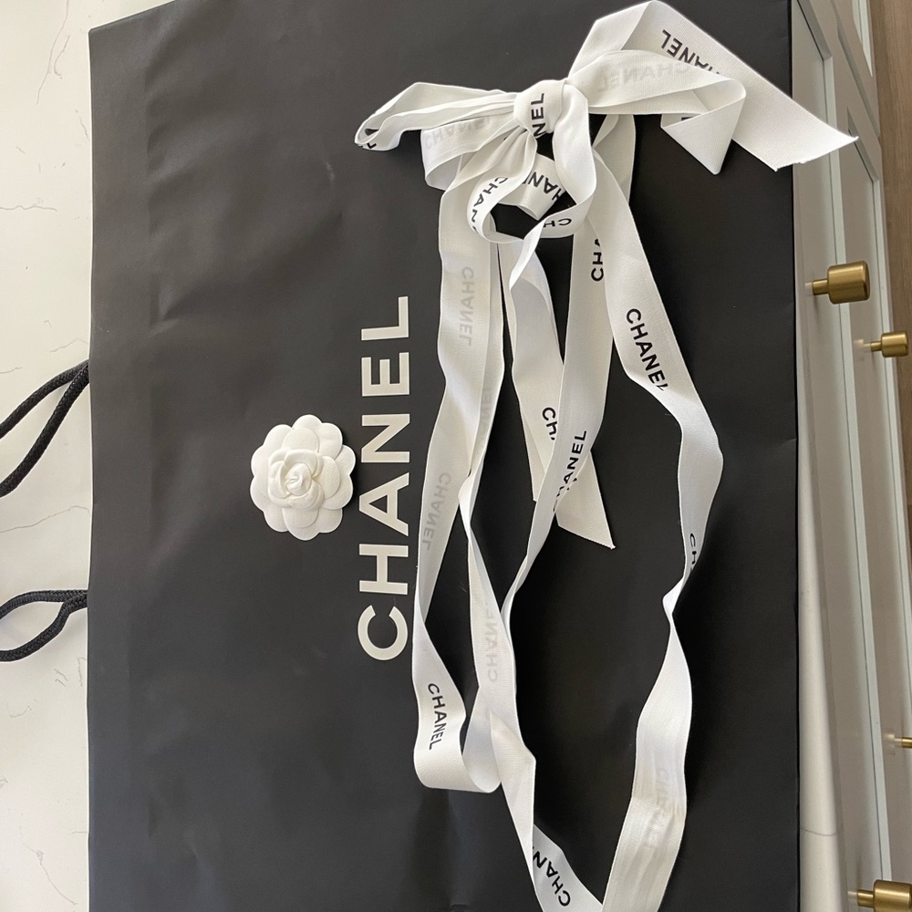 Chanel shopping Bag and ribbon 2023